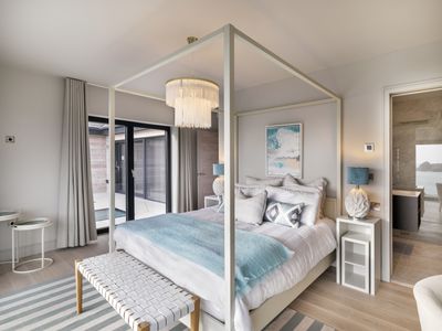 Perfect-Stays-Seaglass-House bedroom 2.jpg