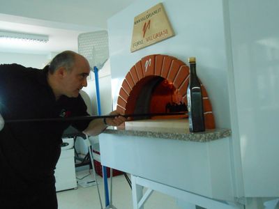 Andrew Manciocchi of Valoriani UK with a commercial wood-fired pizza oven from Valoriani