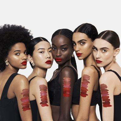 DG_MU24_EVERKISS_LIQUID_LIP_SWATCHES_ON_SKIN_JPG_1X1_300DPI.jpg
