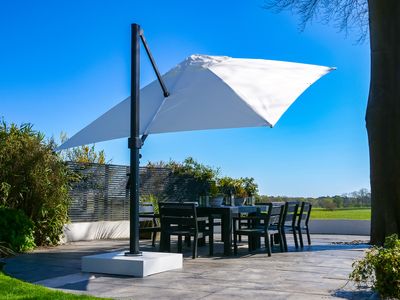 Eclipse Cantilever Parasol