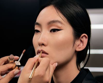 FS_WOMAN_SS25_BEAUTY_BTS_SHOTS_APPLICATION_SHOT_WANG_IMG_8501_5_4.jpg