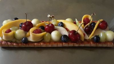 Kilometre fruit tart