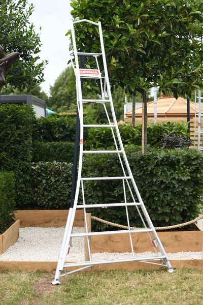 Henchman Fully-Adjustable Tripod Ladder