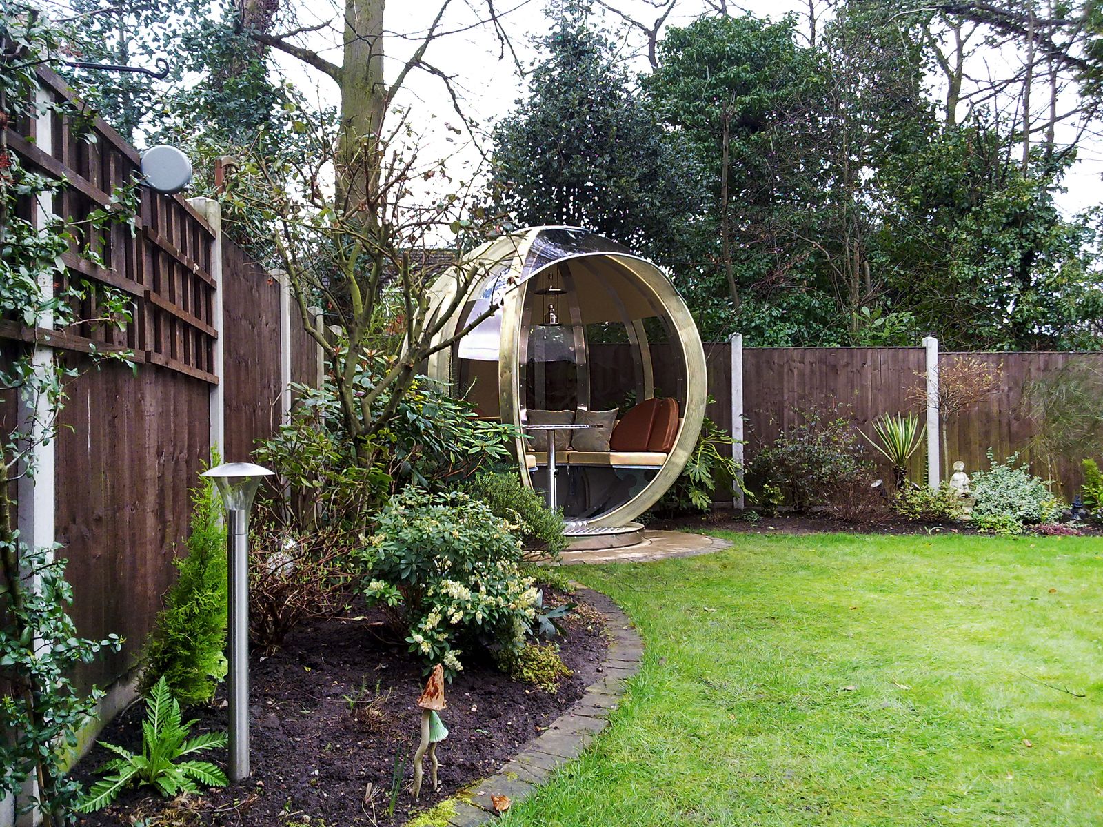 Ornate Garden Rotating Lounger Garden Pod