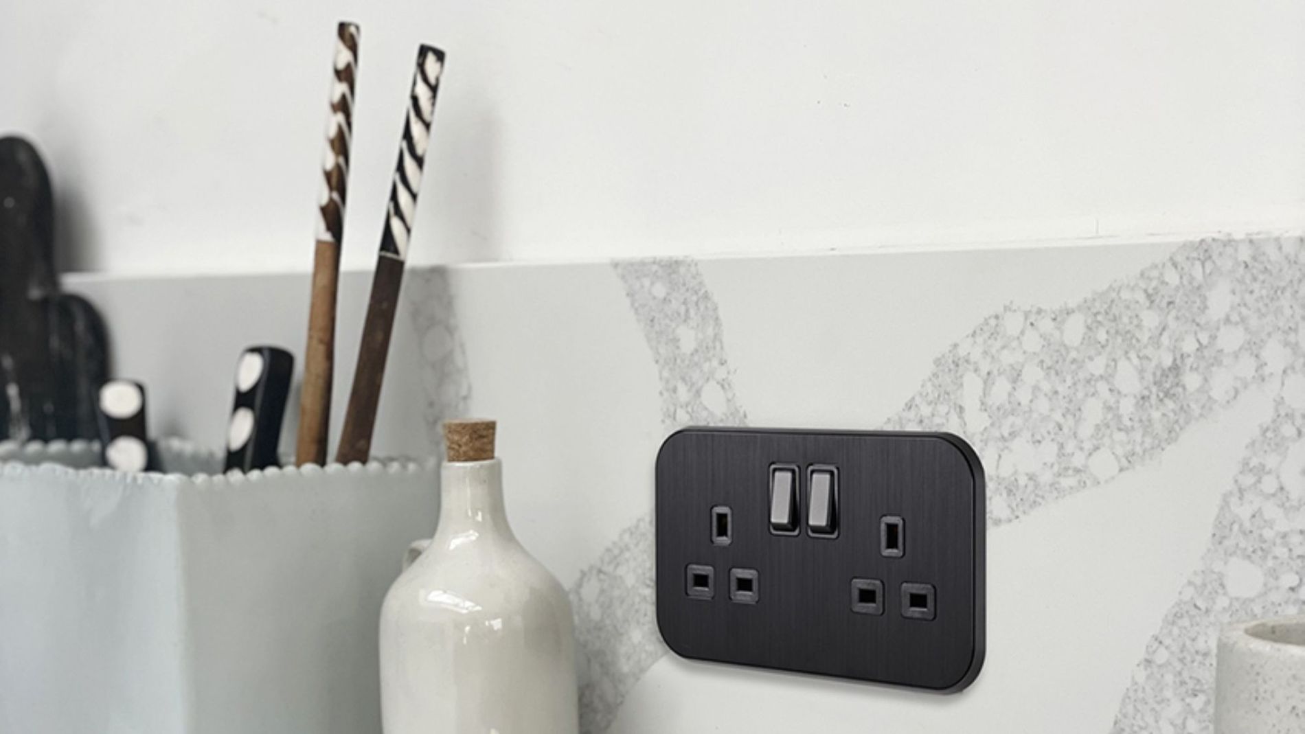 Suggested Header 2000px 2G UK Plug Socket (13A) in Black.jpg