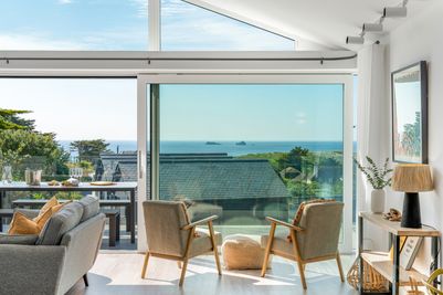 Perfect-Stays-Shorebreak-living-area-3.jpg