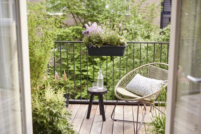 noa balcony trough living black