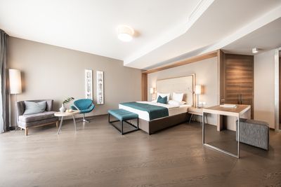 Alpiana_Double Room Premium Deluxe (2).jpg