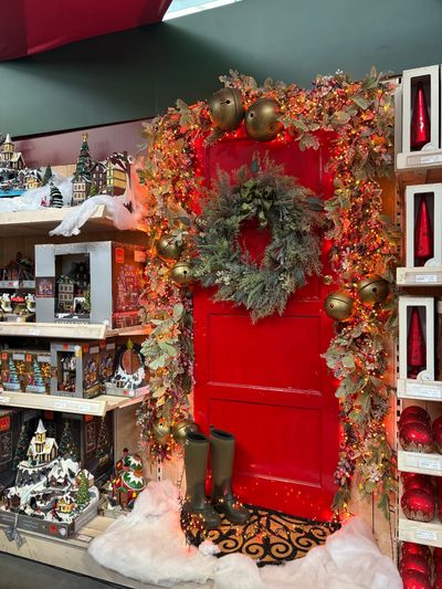 Hillier_Christmas 2026_9.jpg
