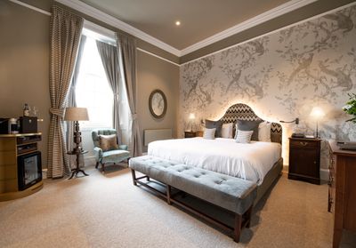 ©SCHLOSS Roxburghe_Deluxe-Room-11_2.jpg