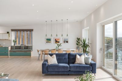 Perfect-Stays-Gwelefan-living-area-3.jpg