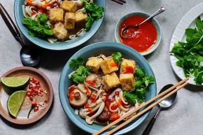 Vadasz Hot Pepper Sauce - pho - unbranded