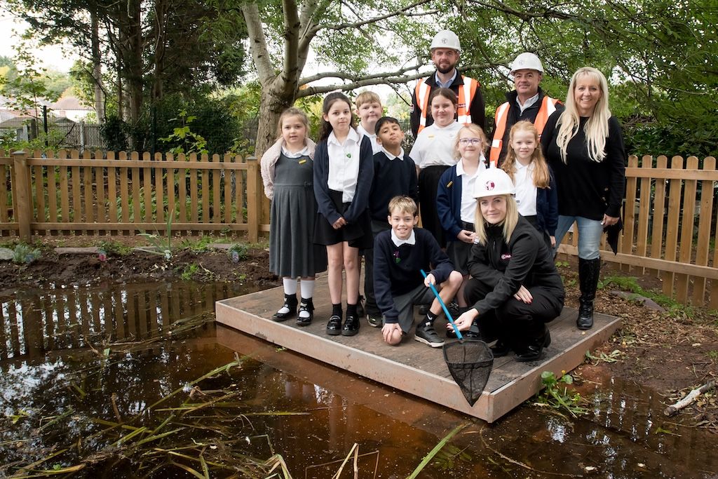 Pupils from Sutton Park School with Louis Smith and Russ Hulse from McPhillips, Councillor Tracey Onslow and Emily Myatt also from McPhillips.jpg