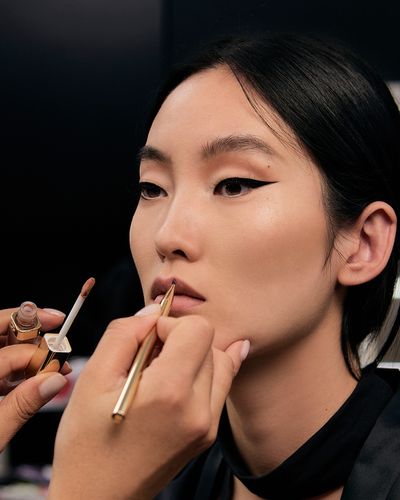 FS_WOMAN_SS25_BEAUTY_BTS_SHOTS_APPLICATION_SHOT_WANG_IMG_8501_4_5.jpg