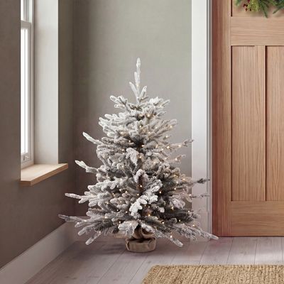 HMXTREE3FTPL-3ft-Snowy-Tree-Insitu-Art-01-300dpi.jpg