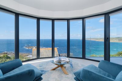 Perfect-Stays-Breakwater-quiet-room.jpg