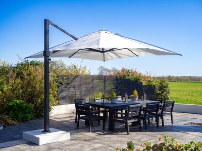 Eclipse Cantilever Parasol