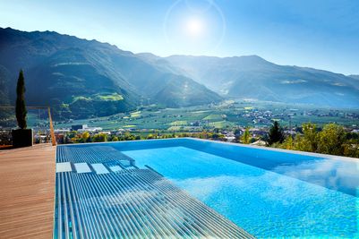 Preidlhof_Sauna Tower_Sole Pool.jpg