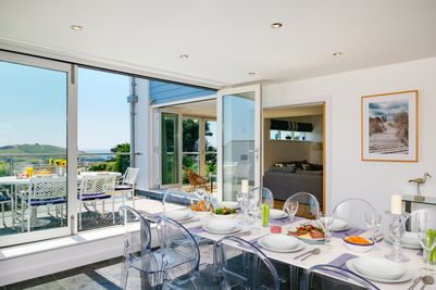 Perfect-Stays-Avocet-dining-area.jpg
