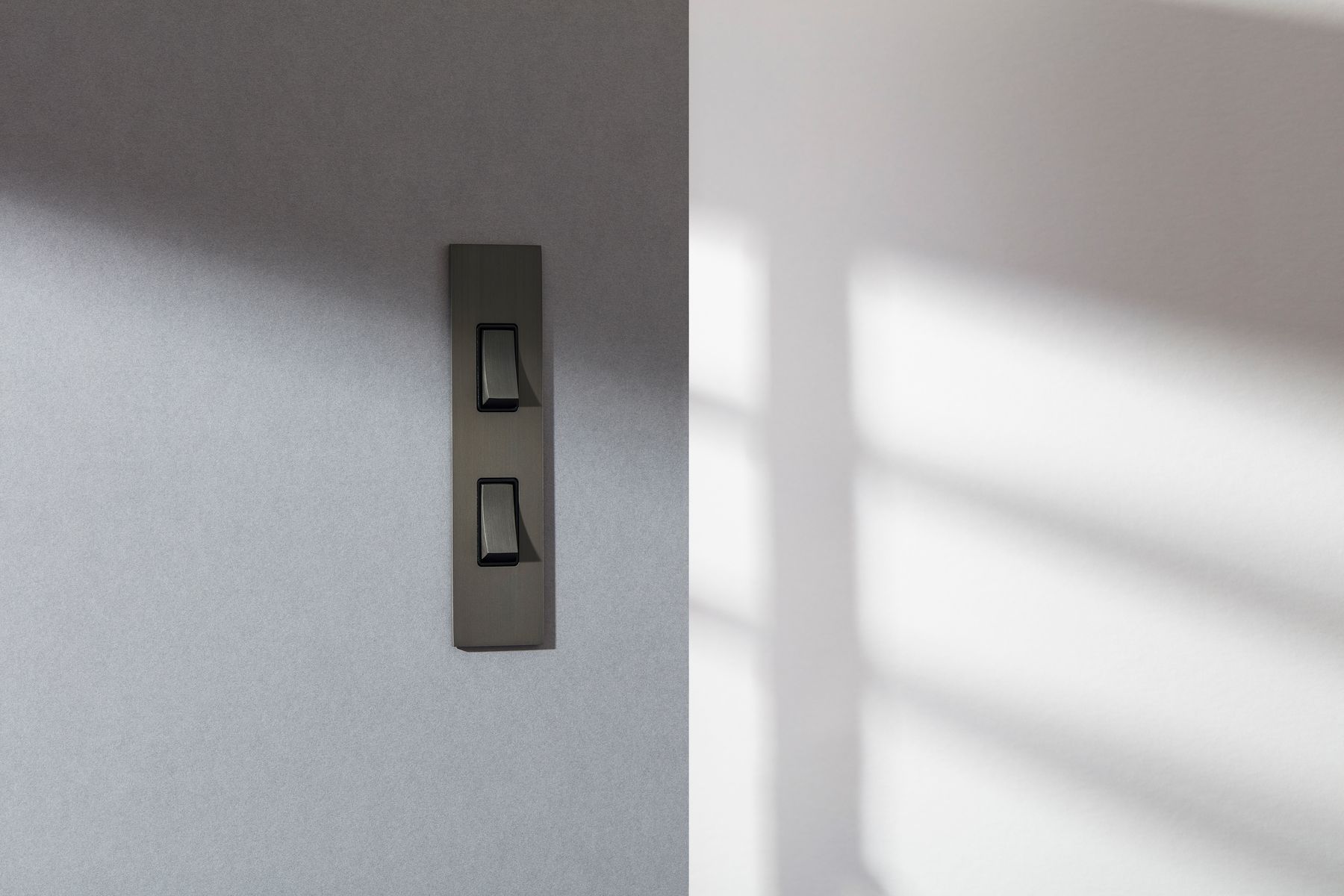 Architrave rocker grid switch