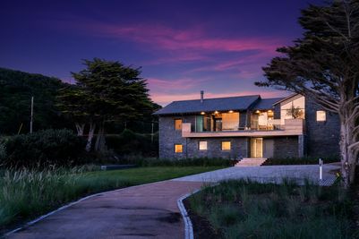 Perfect-Stays-Noordhoek-exterior-night.jpg