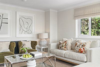 Perfect-Stays-Amar-living-area.jpg