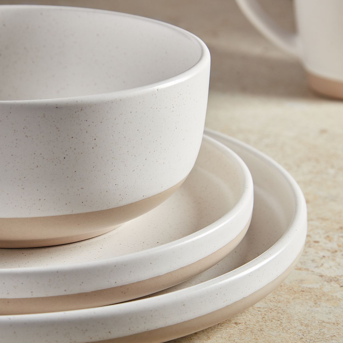 BO867007WHT Avena 16 Piece Dinner Set PB_LS4.jpg