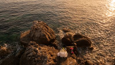 SV_ A romantic dinner by the sea (2).jpg