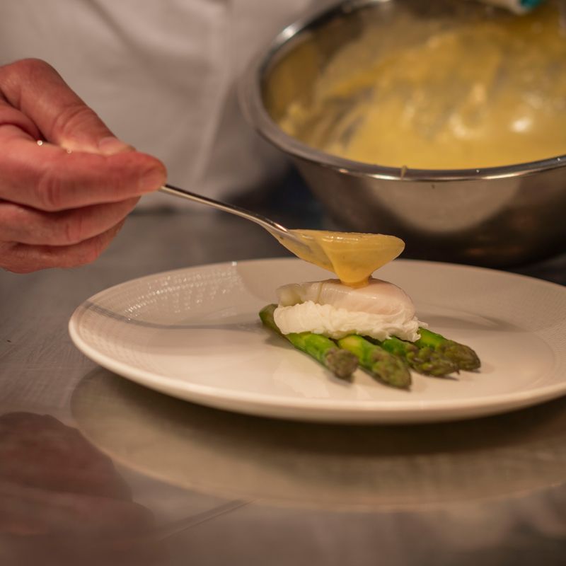 Asparagus, poached bantam egg, hollandaise and grated truffle 