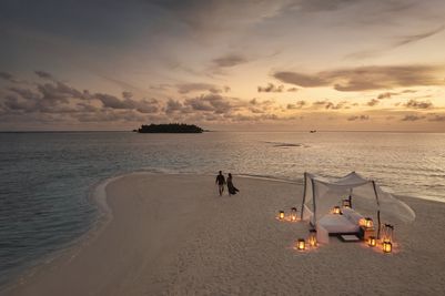 COMO Maalifushi - Lavadhoo Sleepover By Dusk.jpg