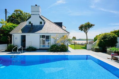 Perfect-Stays-Trehayl-swimming-pool-2.jpg