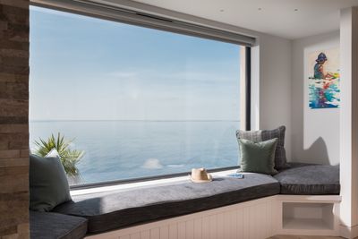 Perfect-Stays-Sea-Edge-living-area-4.jpg