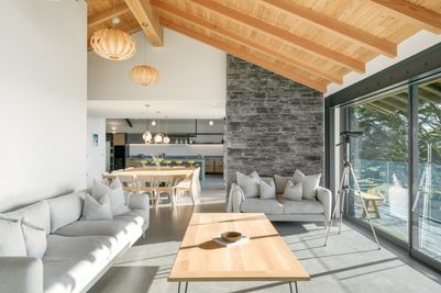 Perfect-Stays-Noordhoek-living-area-2.jpg