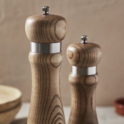 Hoxton Vintage Salt and Pepper Mill Set - Ash Wood -BO847027_05.jpg