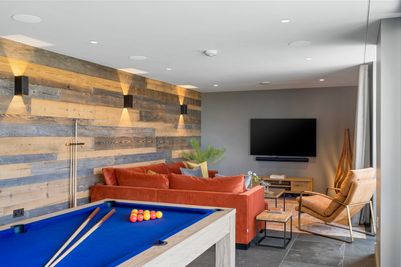 Perfect-Stays-Trelorna-games-room-2.jpg
