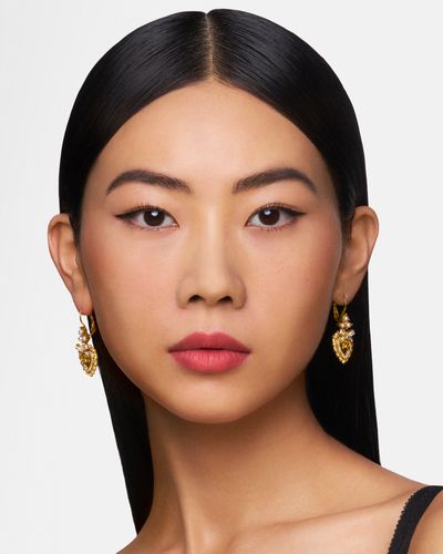DG_MU24_FLAWLESS LOOK_2_MAKEUP PORTRAIT_JPG_4X5_300DPI.jpg