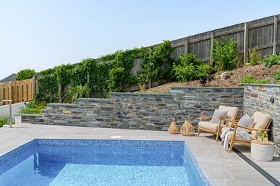 Perfect-Stays-Seathrift-swimming-pool-1.jpg