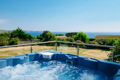 Perfect-Stays-Avocet-hot-tub-view.jpg