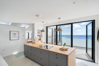 Perfect-Stays-Eden-kitchen.jpg