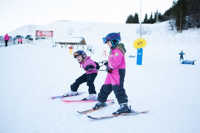 Kids-skiing-on-a-beginner-slope-in-Norway_Copyright - Norway Home of Skiing.jpg