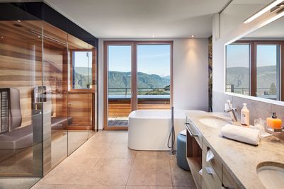 Alpiana_Sky Luxus Suite_Bathroom.jpg