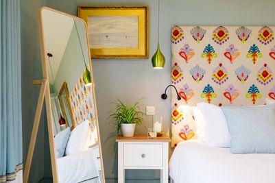 Perfect-Stays-Trelawn-master-bedroom-2.jpg