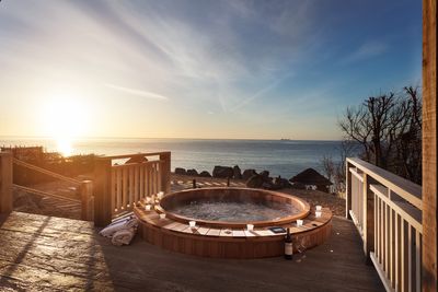 Perfect-Stays-Compass-Point-hot-tub-2.jpg
