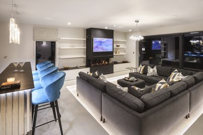 Perfect-Stays-Seaglass-House lounge.jpg