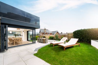 Perfect-Stays-Cornerways-exterior-2.jpg