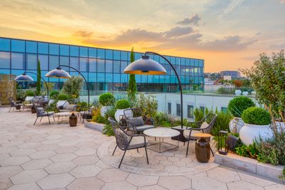 8_KIMPTON_BEM_BUDPEST_KIMPTON_BEM_BUDPEST_FENNEN_SKYBAR_6.jpg