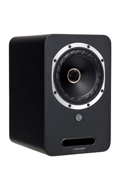 Cubitt-5-Primary-3Q-Midnight-Black.jpg