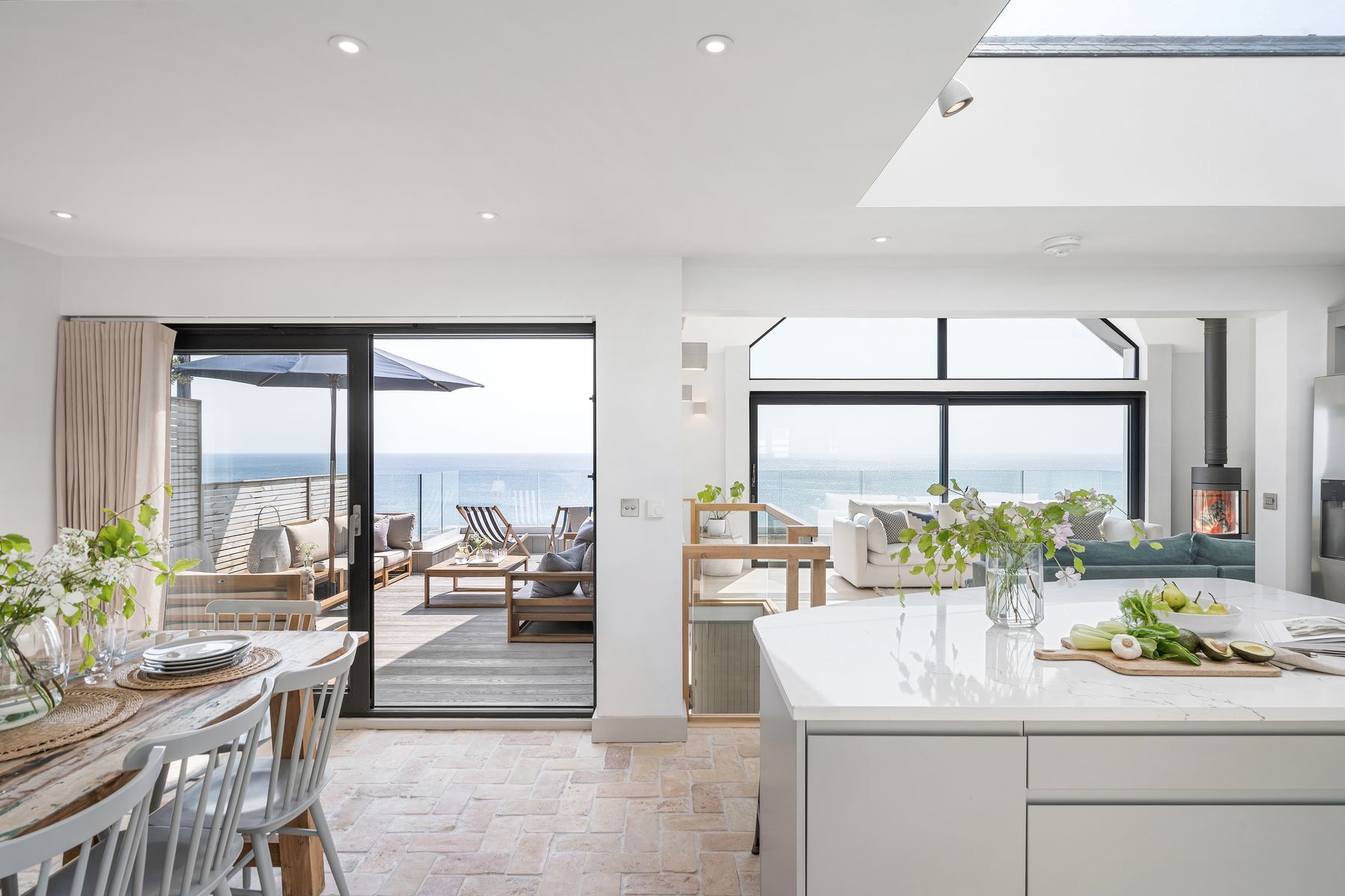 Perfect-Stays-Seathrift-living-3.jpg