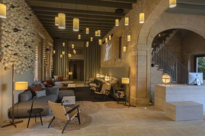 Lobby + Jaume Roig's piece .jpg