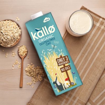 Kallo - Milk Alternatives - Gluten Free Oat - 1L - Lifestyle image.jpg